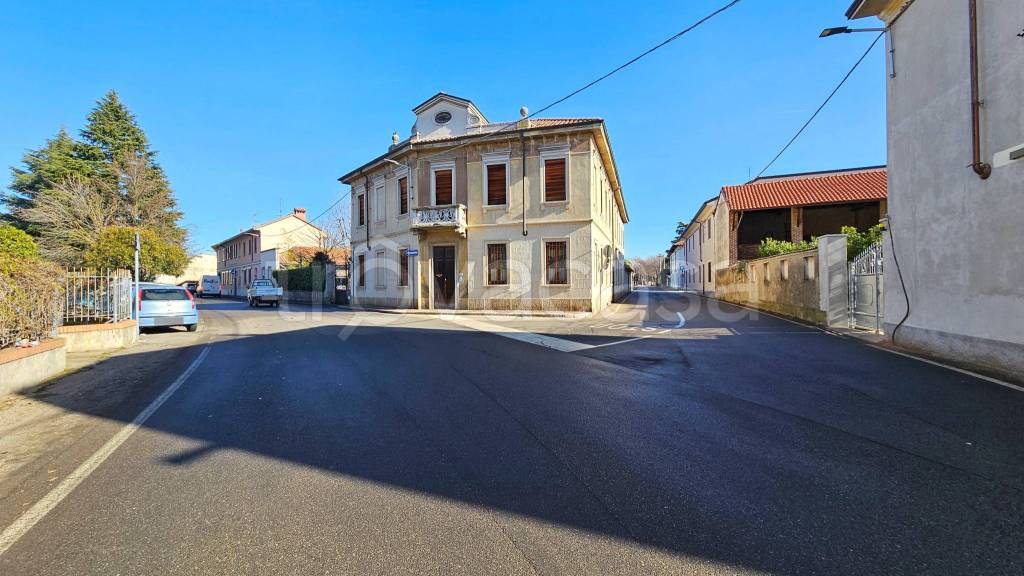 Casa Indipendente in vendita a Inveruno via Giuseppe Garibaldi, 12