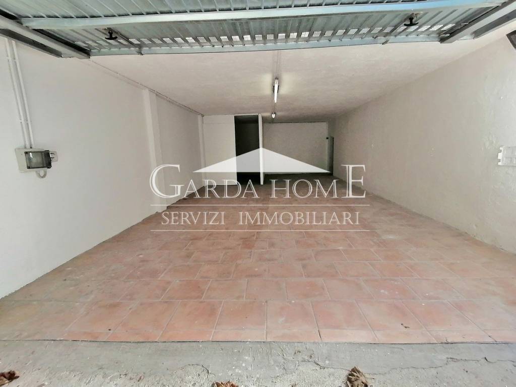 Garage in affitto a Desenzano del Garda via Ferruccio Lorenzini
