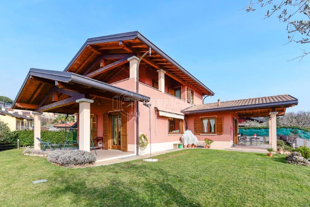 Villa in vendita a Longone al Segrino via Eupilio