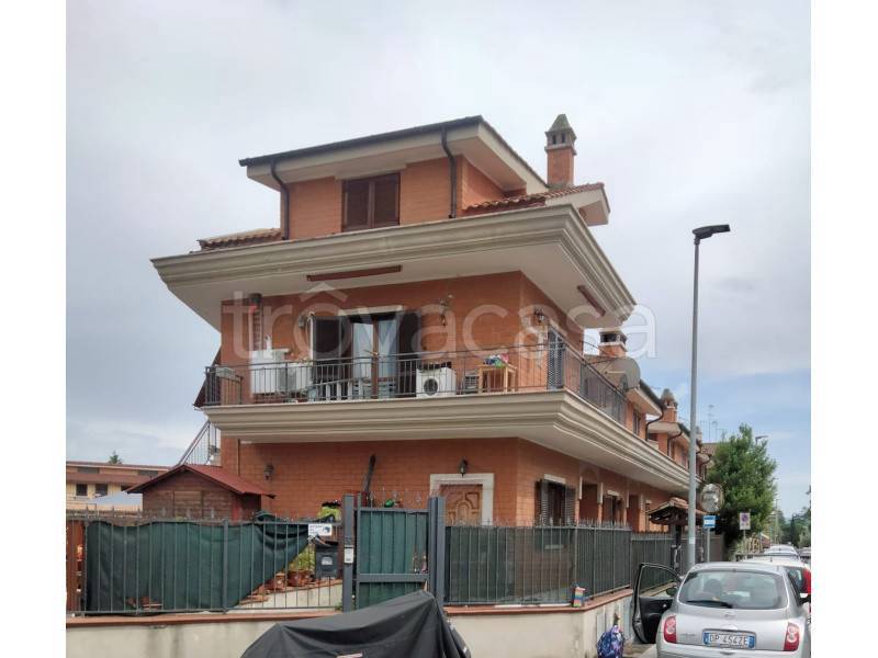 Villa Bifamiliare in vendita a Guidonia Montecelio via degli Amarilli