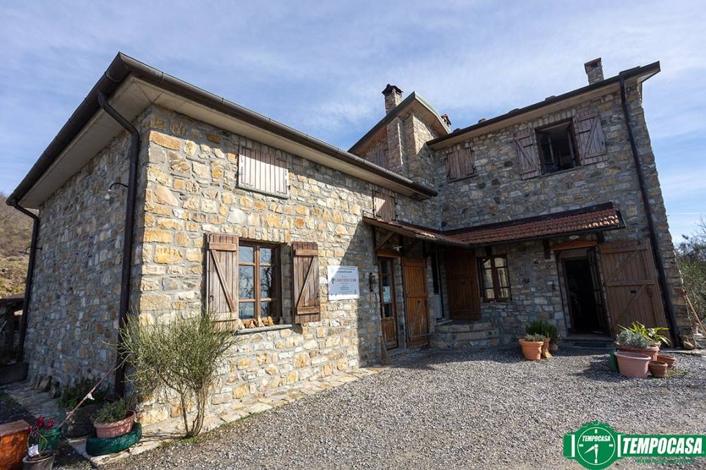 Villa in vendita a Calice al Cornoviglio via Battaglione Val di Vara