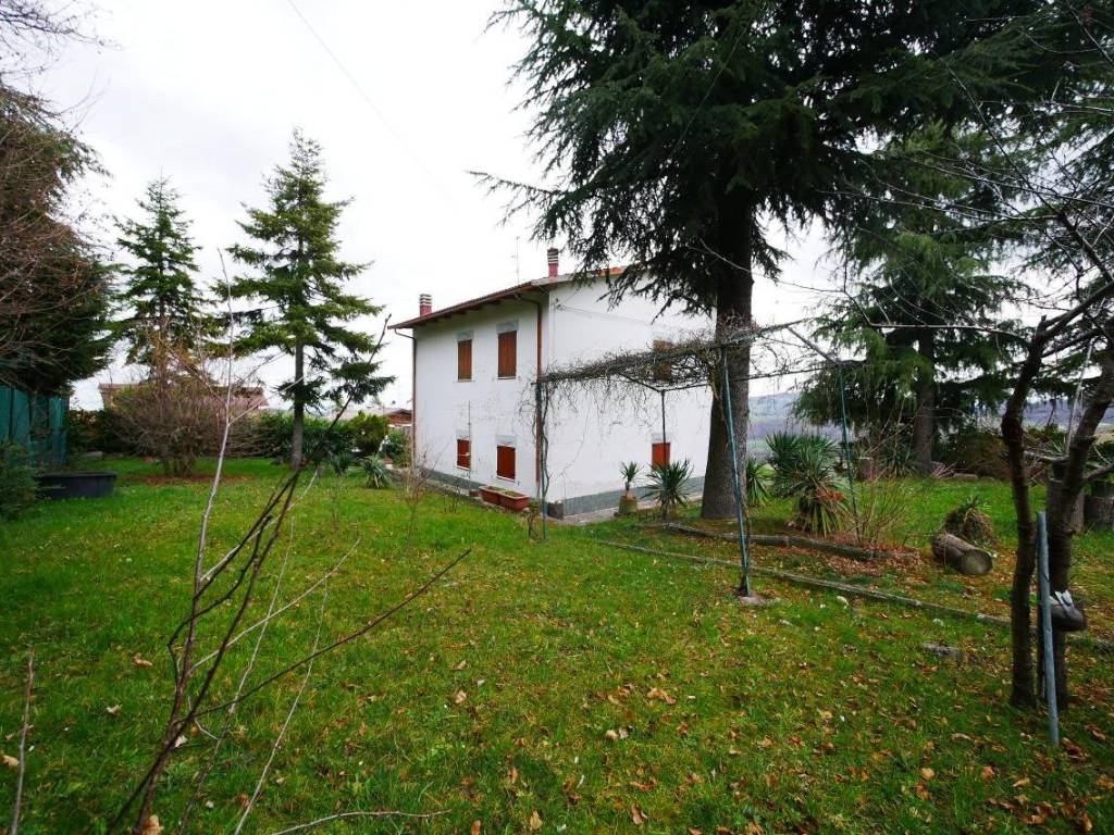 Villa Bifamiliare in vendita a Serramazzoni via Giardini Nord