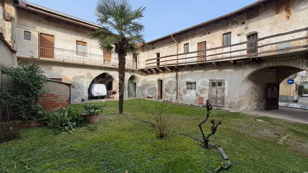 Casale in vendita a Castelseprio via Camillo Benso di Cavour