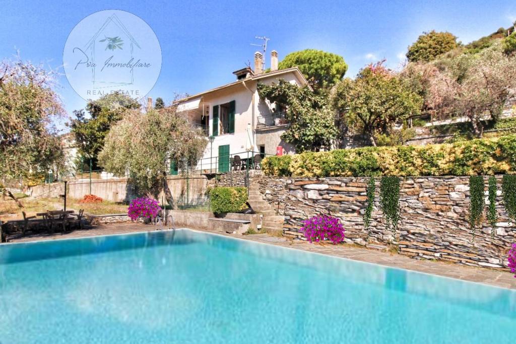 Villa Bifamiliare in vendita a Rapallo via Privata San Bartolomeo