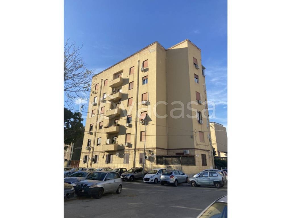 Appartamento in vendita a Palermo via Montalbo