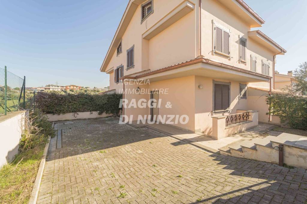 Villa a Schiera in affitto a Frascati via Tiro a Segno, 22