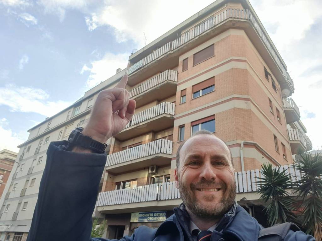 Appartamento in vendita a Roma via delle Gondole, 41