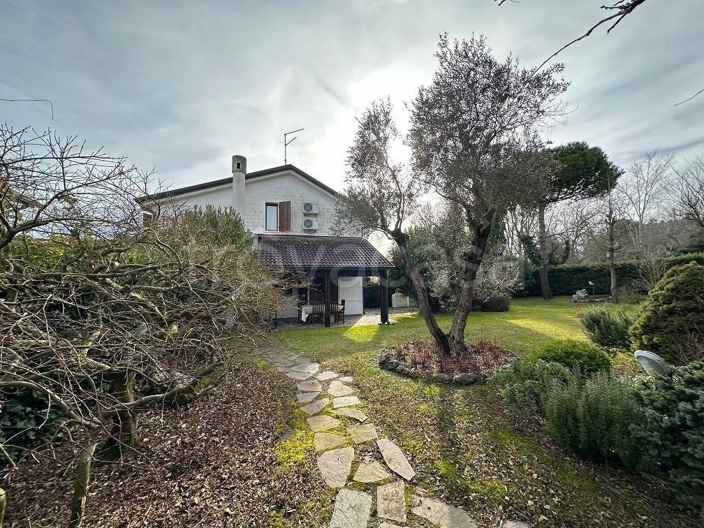 Villa Bifamiliare in vendita a Rosolina via della Campagna, 3