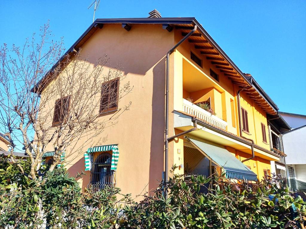 Casa Indipendente in vendita a Treviglio via Vincenzo Monti