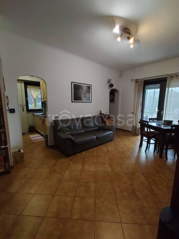 Appartamento in in vendita da privato a Roma via Tiberina, 82