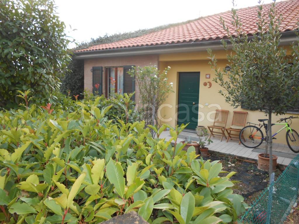 Villa in vendita a San Costanzo via Il Colle
