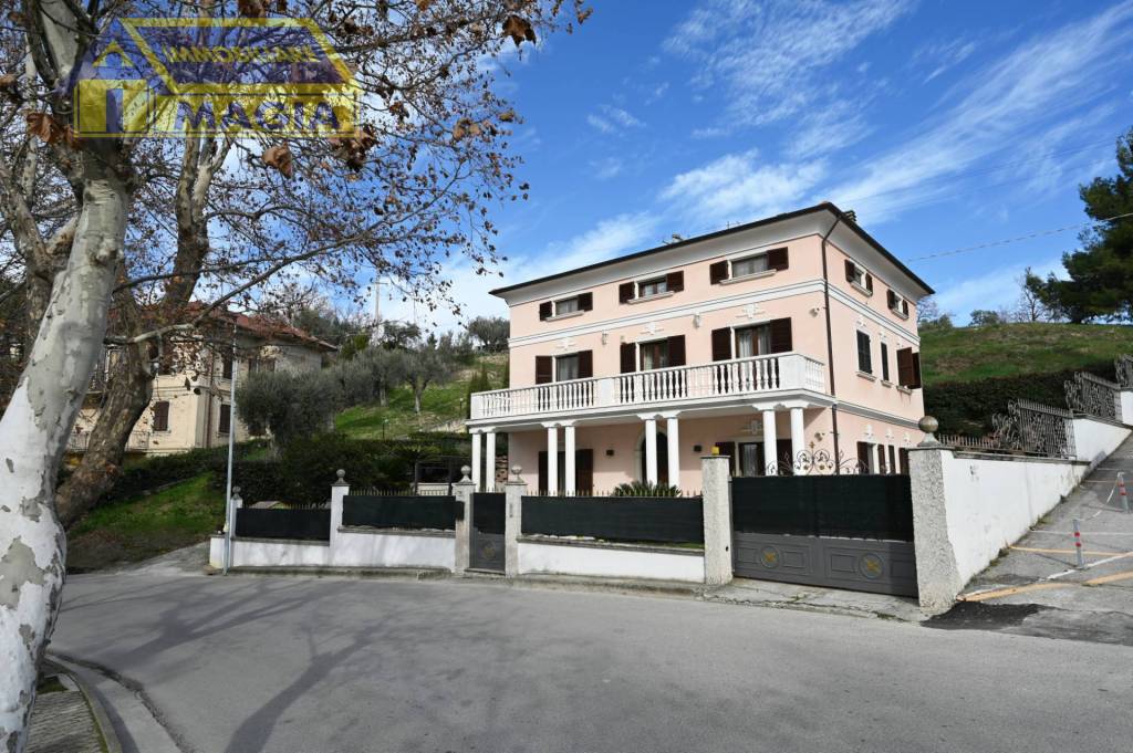 Villa in vendita a Spinetoli piazza Leopardi, 31
