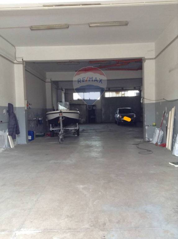 Garage in vendita a Belpasso via pier martarelli, 74