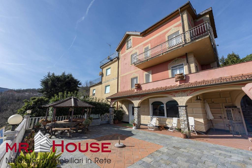 Villa Bifamiliare in vendita a Lumarzo frazione Chiappato