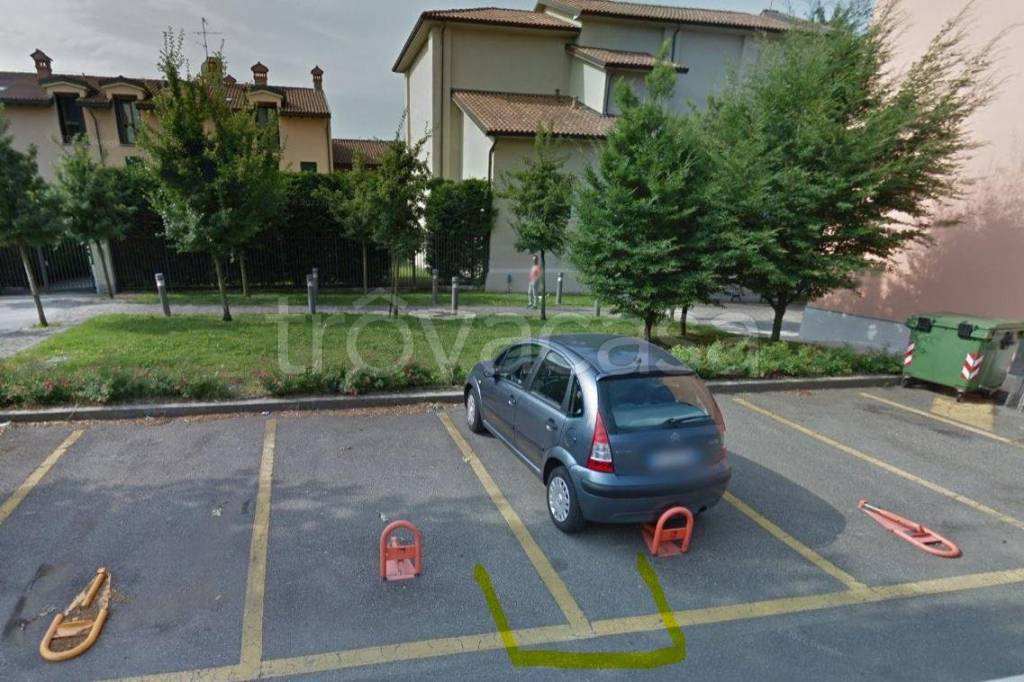 Posto Auto in vendita a Segrate via Trento, 21