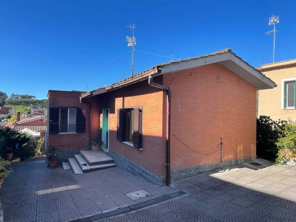 Villa in vendita a Roma via Fosso del Poggio, 59