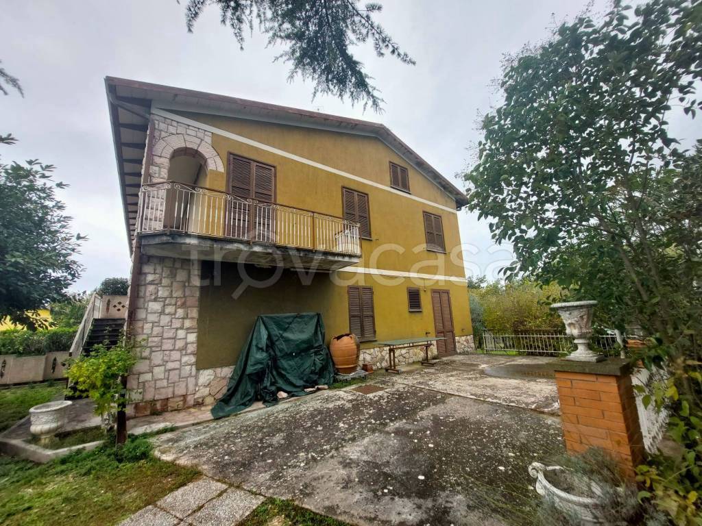 Casa Indipendente in vendita a Spoleto frazione Santa Croce