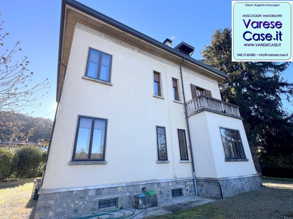 Villa Bifamiliare in affitto a Vergiate via Giacomo Leopardi, 57
