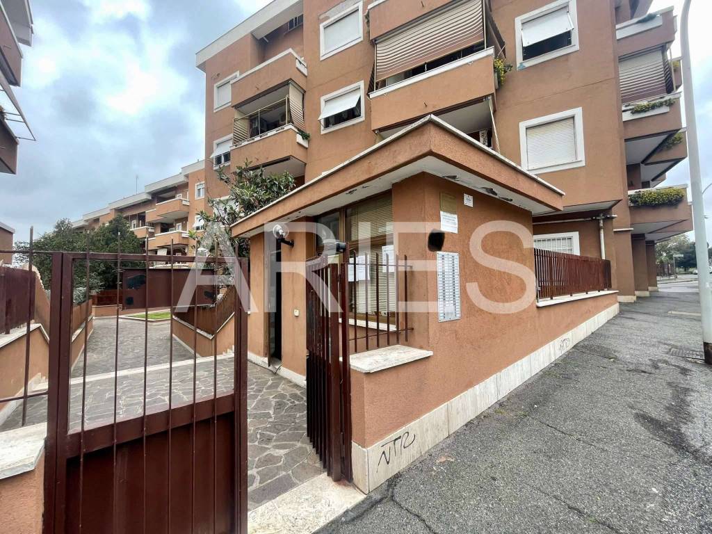 Appartamento in vendita a Roma via menandro