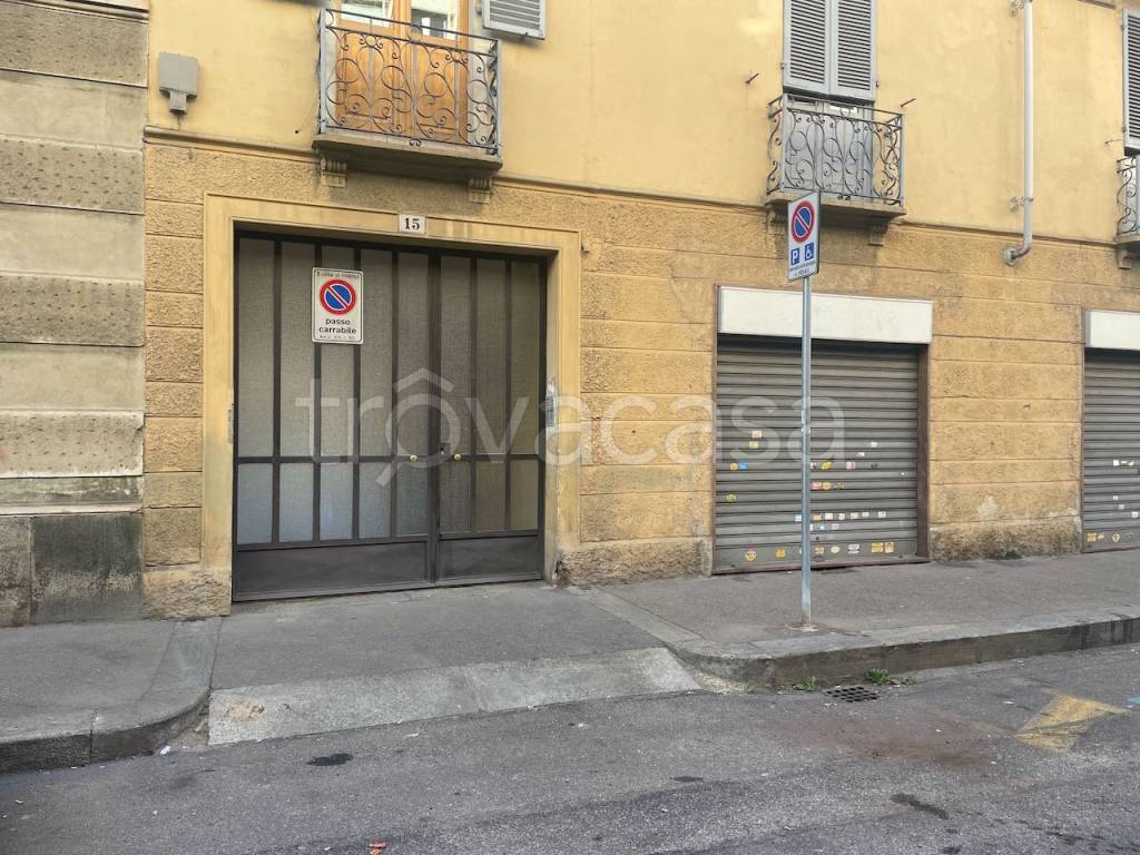Garage in vendita a Torino via Vibò, 15