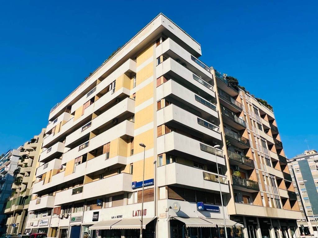 Appartamento in vendita a Bari via Gaetano Postiglione, 3