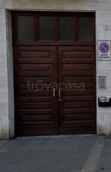 Garage in affitto a Torino via Giovanni Servais, 35