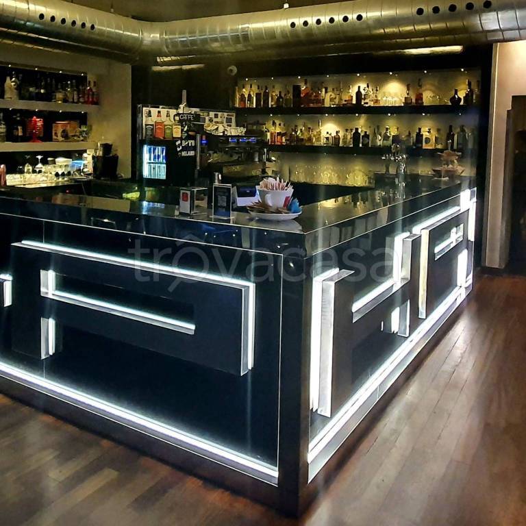 Bar in vendita a Erba via Alessandro Volta