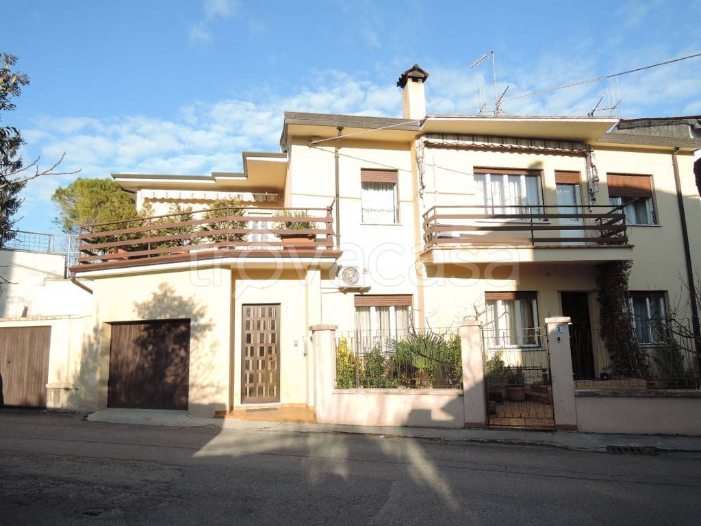 Villa Bifamiliare in vendita a Gorizia via dei Grabizio