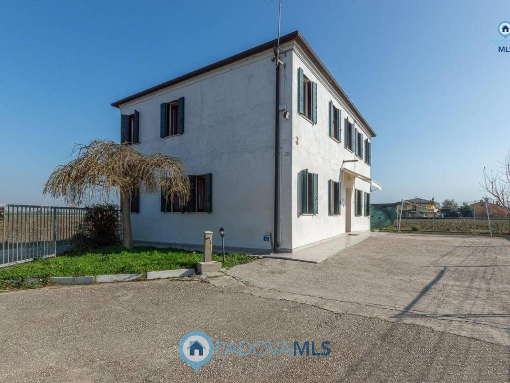 Casa Indipendente in vendita a San Pietro Viminario via Valdolmo Strada 2