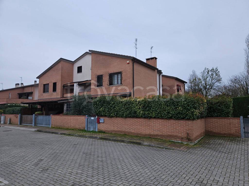 Villa a Schiera in vendita a Ferrara via Bruno Pasini, 2
