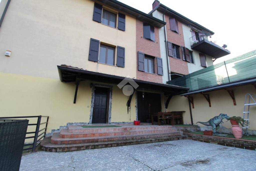 Villa a Schiera in vendita a Casalgrande via Mulino, 20