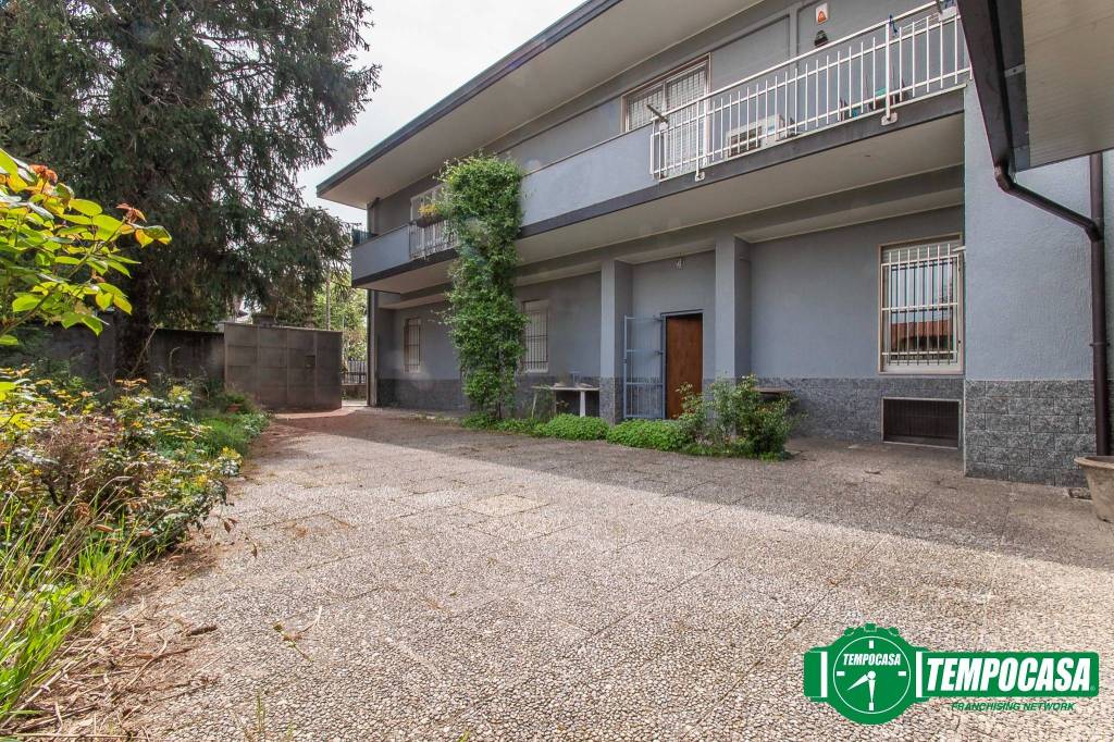 Villa Bifamiliare in vendita a Cerro Maggiore via Nobili Lampugnani, 17