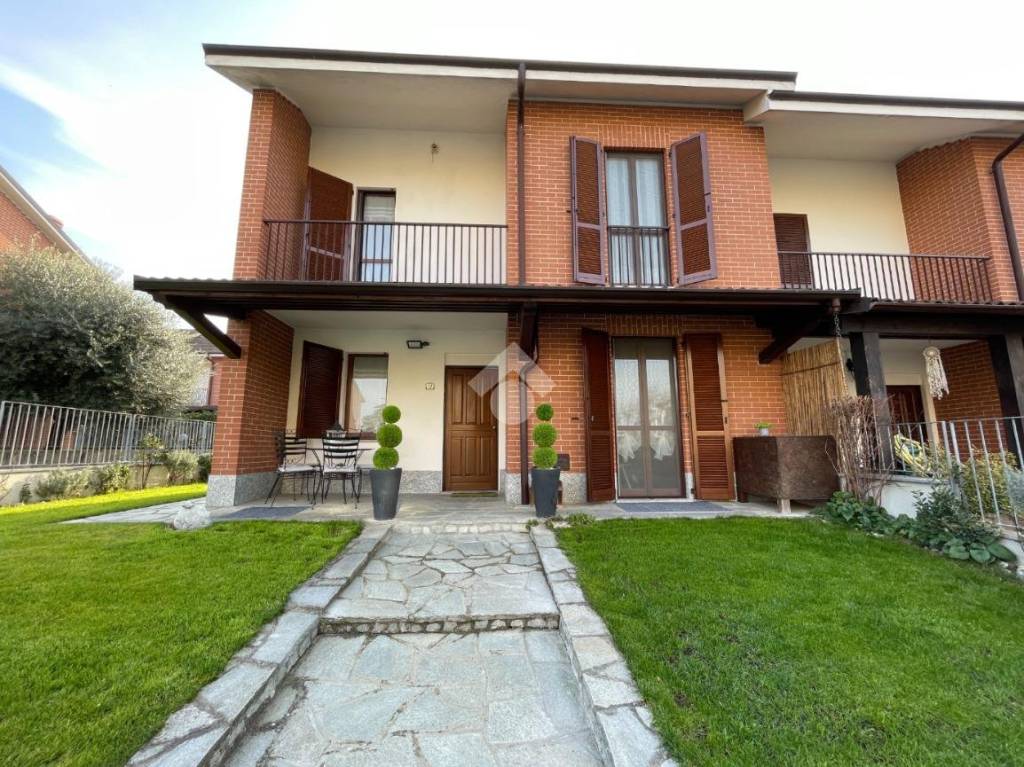 Villa a Schiera in vendita a Canelli via Don Severino de Faveri, 12
