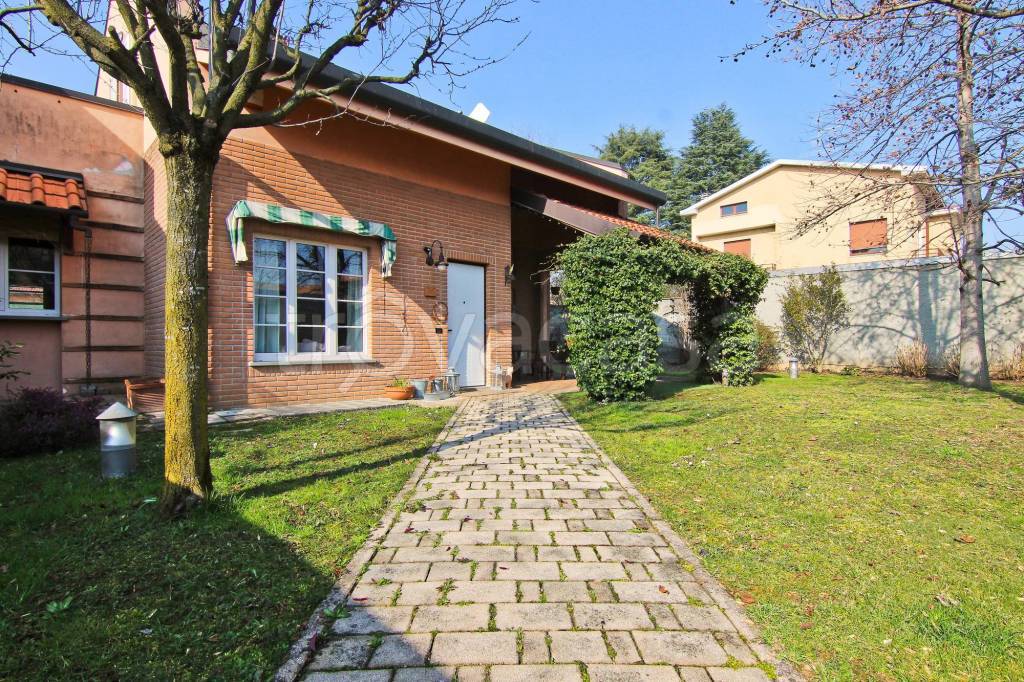 Villa in vendita a Ceriano Laghetto via Alessandro Volta, 22