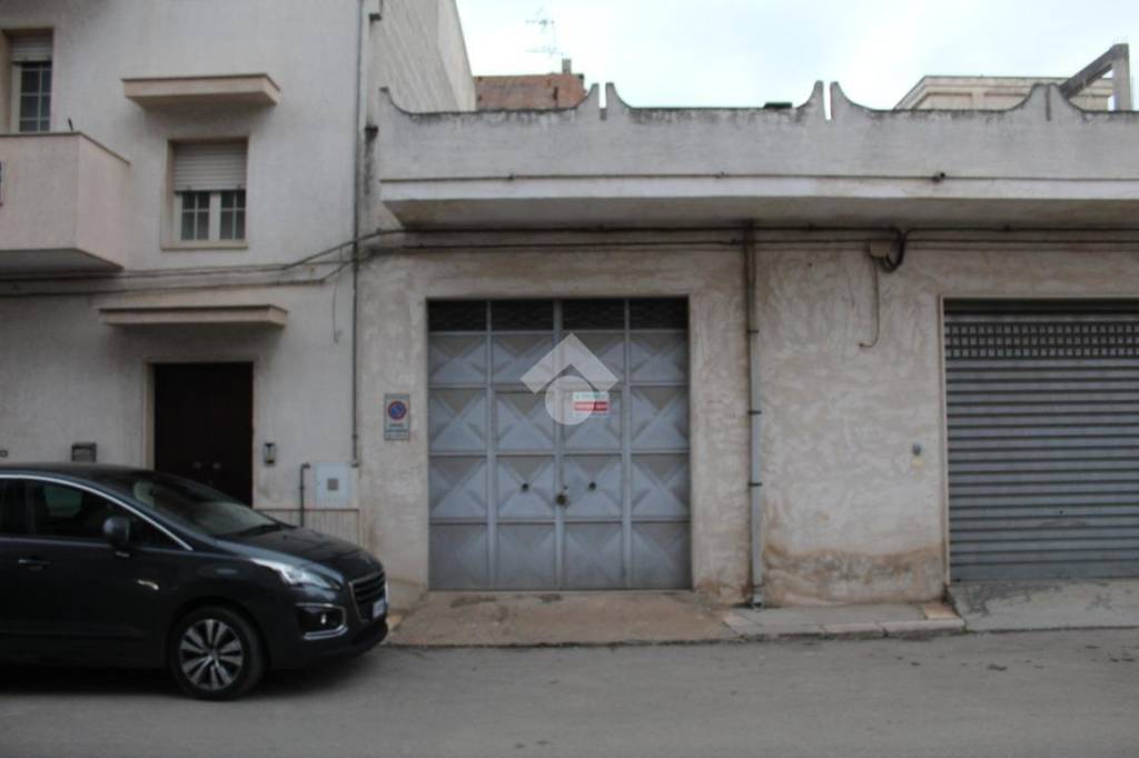Garage in vendita a Carovigno via Lecce, 59