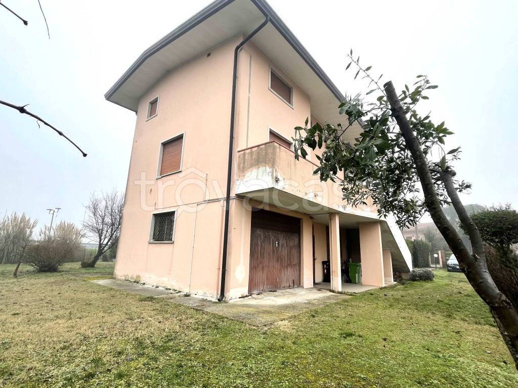 Villa Bifamiliare in vendita a Loreo via Europa, 41