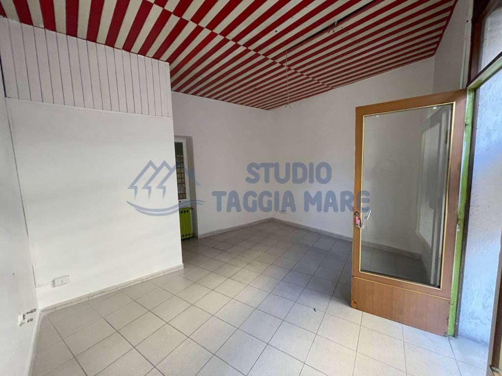 Ufficio in vendita a Taggia viale Giuseppe Mazzini, 3