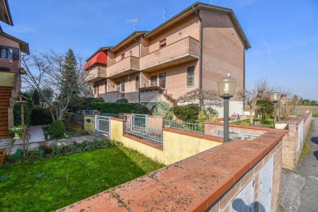 Villa a Schiera in vendita a Ferrara via del Fabbro, 29