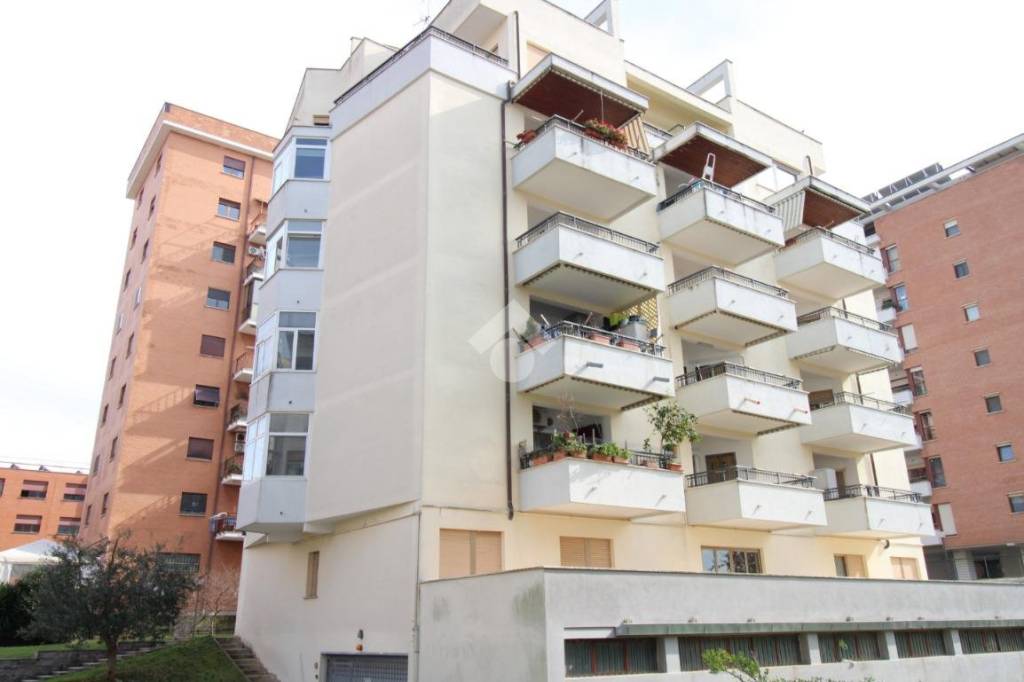 Appartamento in vendita a Pomezia via Don Sturzo, 18