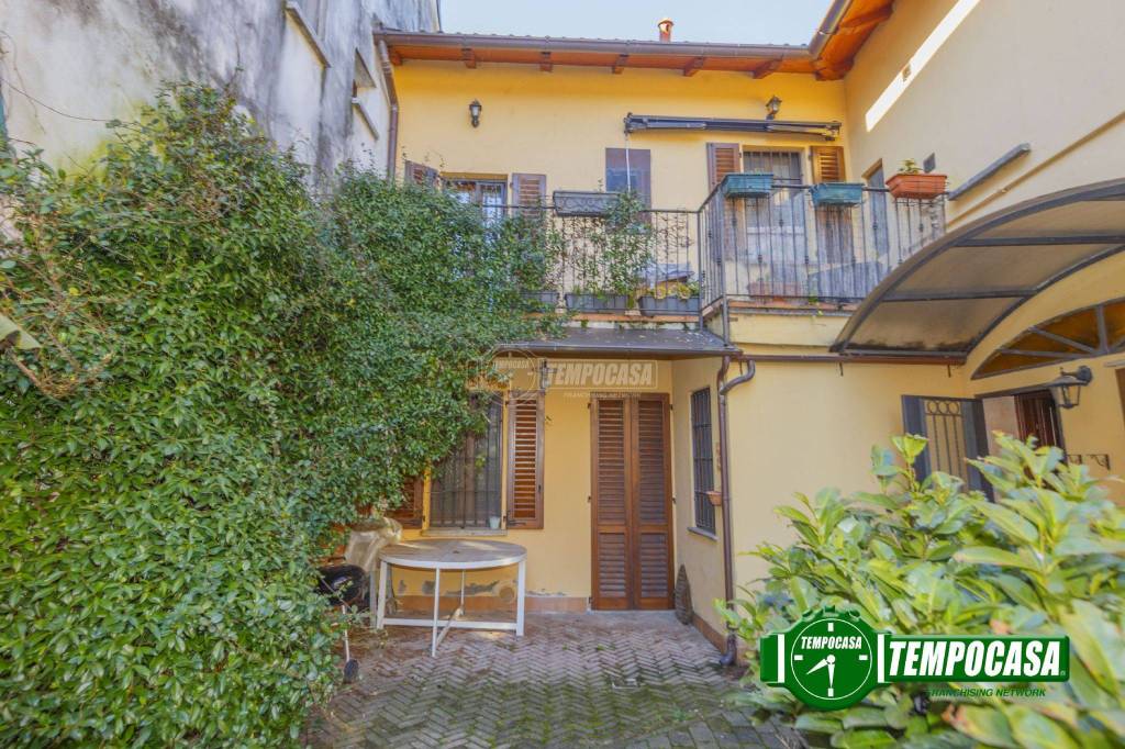 Casa Indipendente in vendita a Zibido San Giacomo via XXV Aprile
