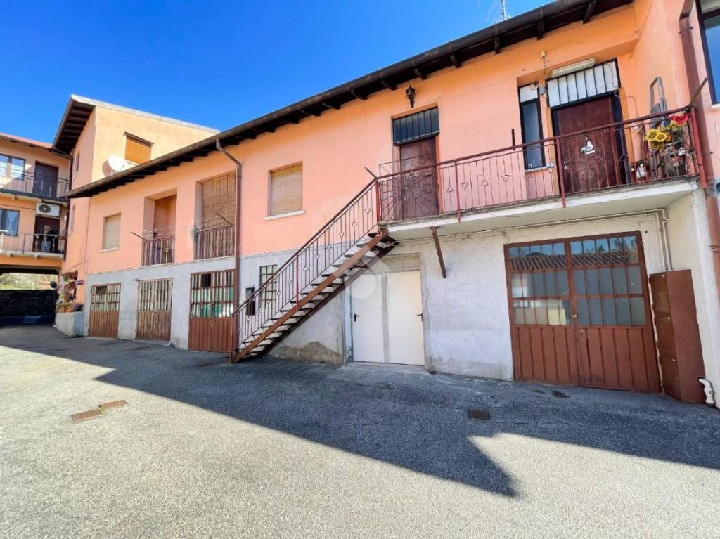 Appartamento in vendita ad Arcisate via Silvio Pellico, 16