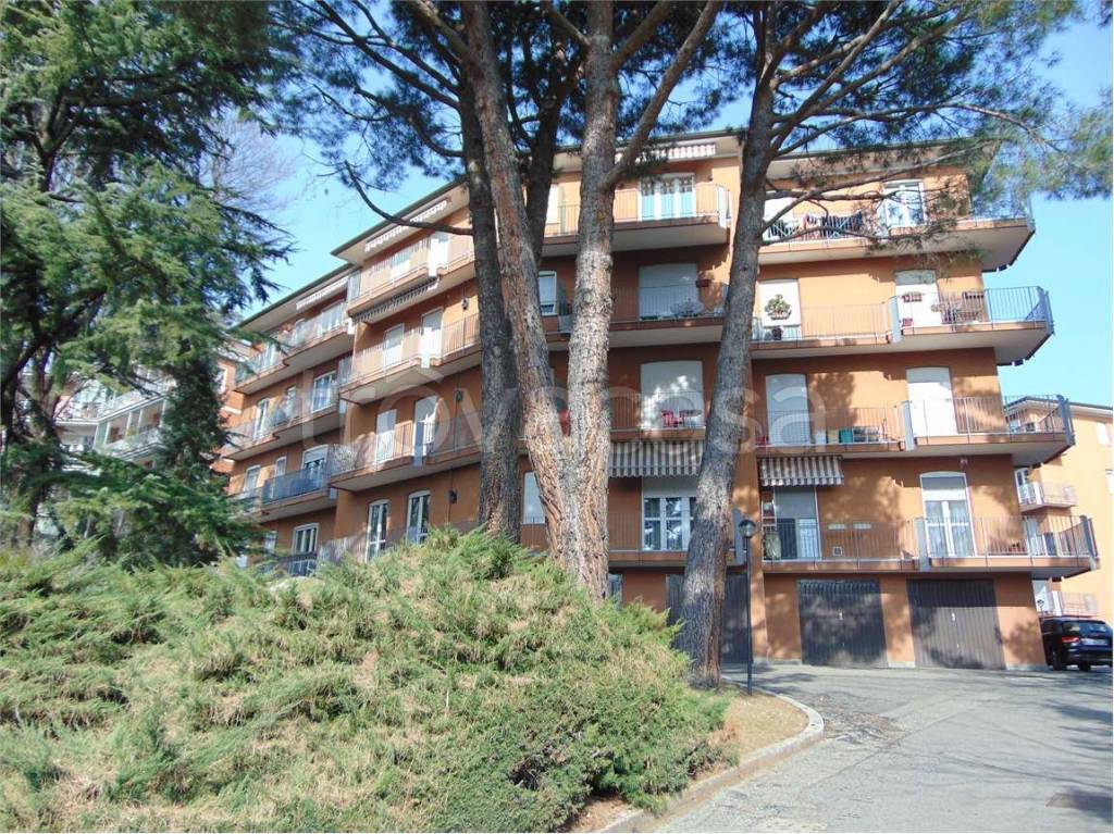 Appartamento in vendita a Varese via Cernuschi, 59
