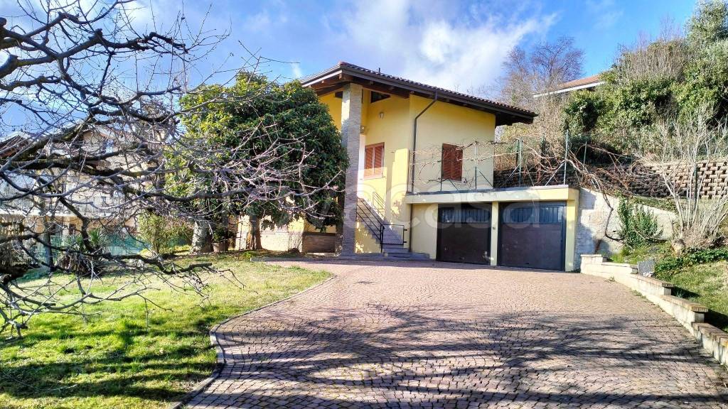 Casa Indipendente in vendita ad Avigliana via Renzo Suriani, 12
