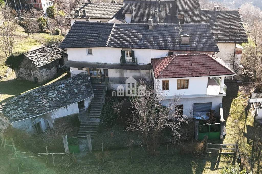 Casa Indipendente in vendita a Pont-Canavese borgata Pianseretto, 5
