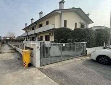 Villa a Schiera all'asta a Paese via Padre Massimiliano Kolbe