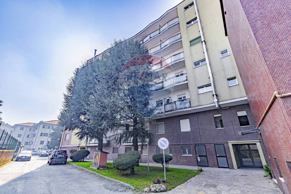 Appartamento in vendita ad Agrate Brianza via De Gasperi, 7