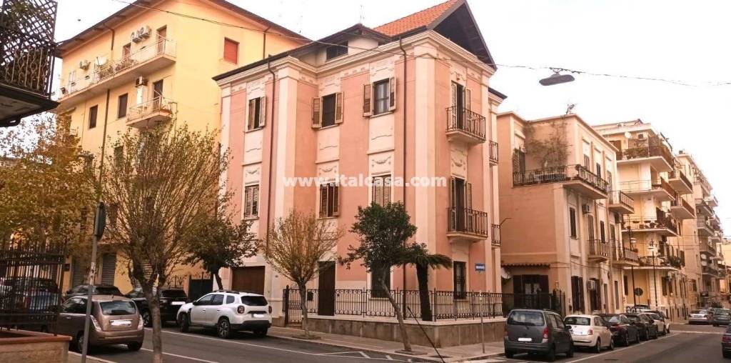 Casa Indipendente in vendita a Crotone via reggio