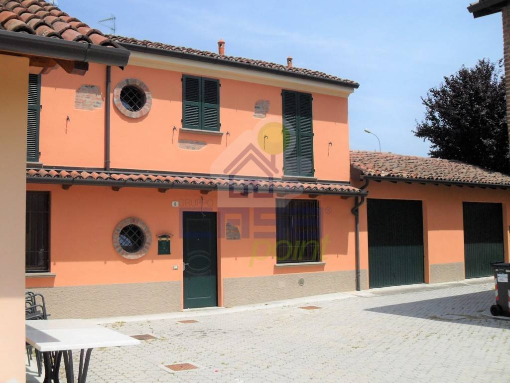 Casa Indipendente in vendita a Castelvetro Piacentino via roma