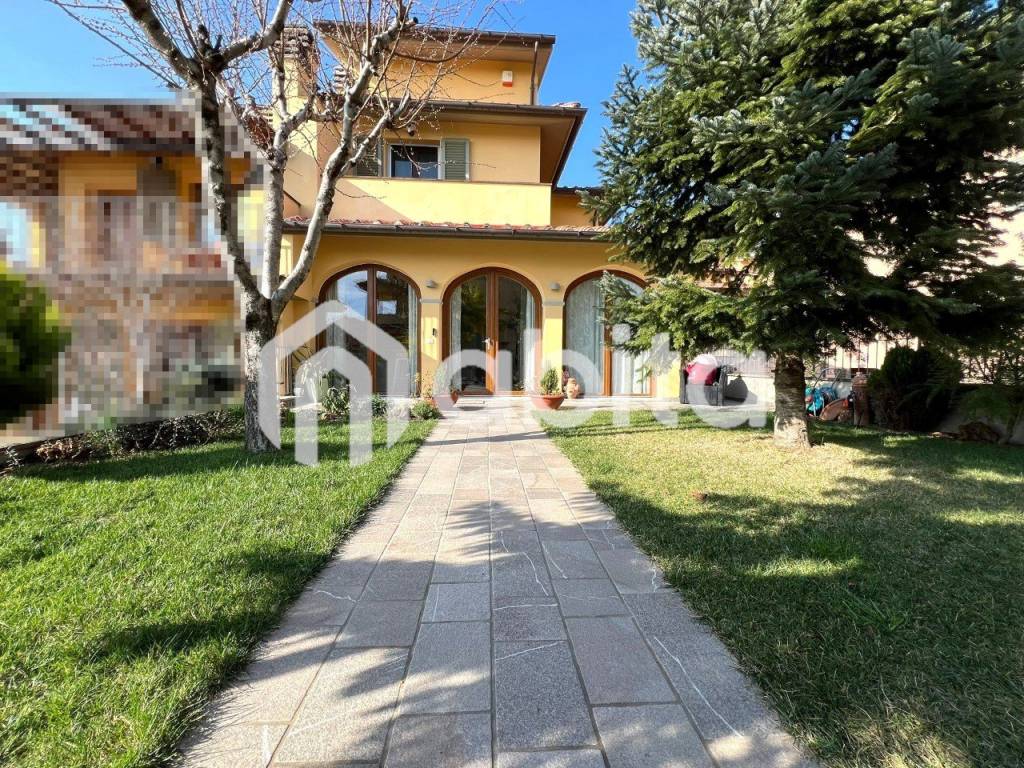 Villa Bifamiliare in vendita a Loro Ciuffenna via gruissan
