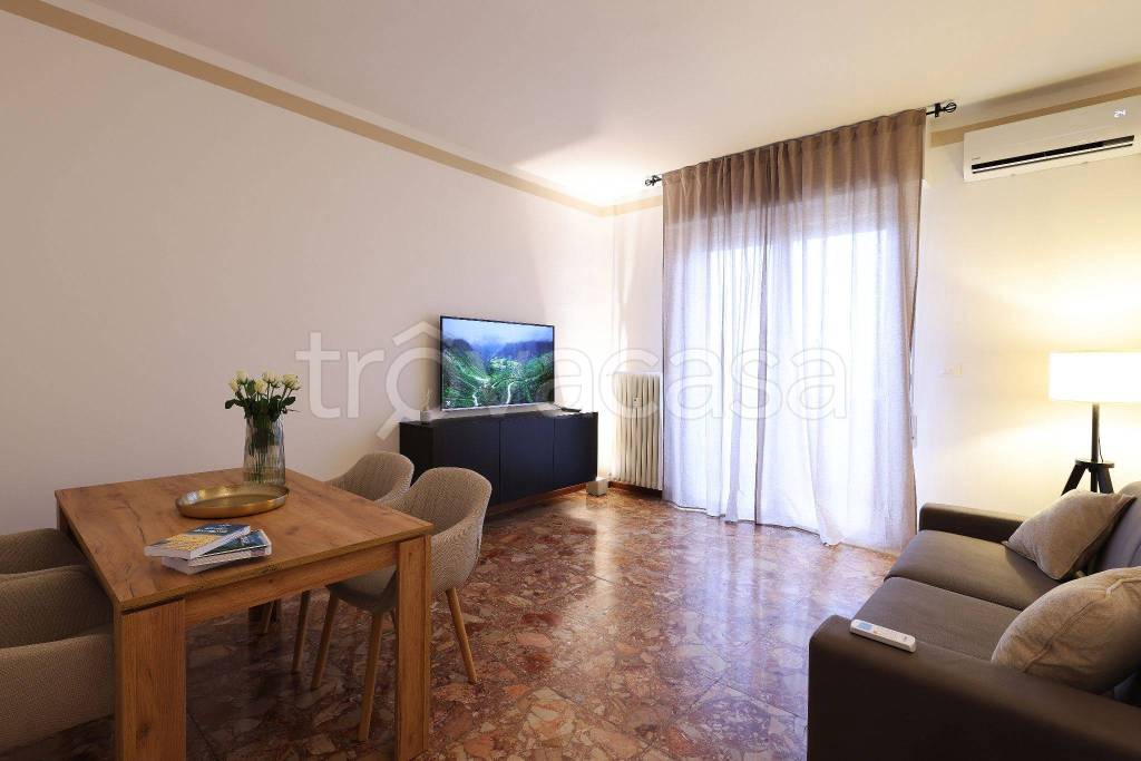 Appartamento in in vendita da privato a Modena via Emilia Est, 181